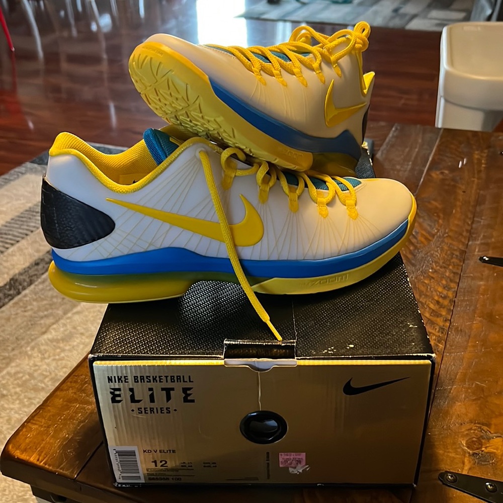 Brand New Never Worn in Original Box. Size 12 Nike KD V Playoff Shoes.